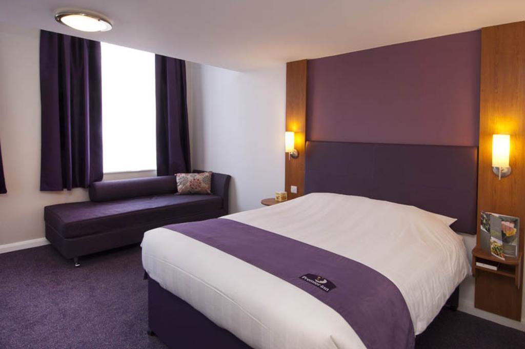 Premier Inn Manchester - Handforth Exterior foto
