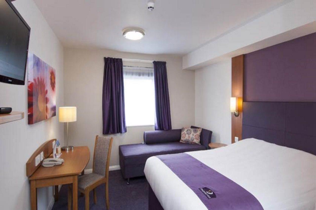 Premier Inn Manchester - Handforth Exterior foto