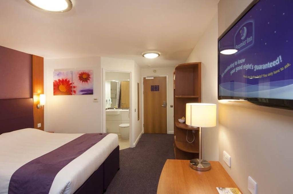 Premier Inn Manchester - Handforth Exterior foto